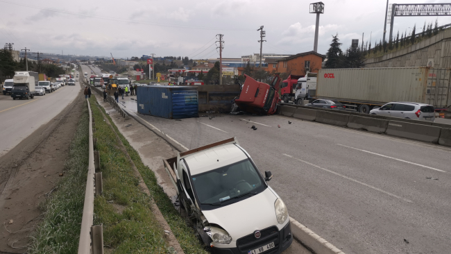 Kocaeli'de zincirleme kaza: İstanbul yönü ulaşıma kapandı